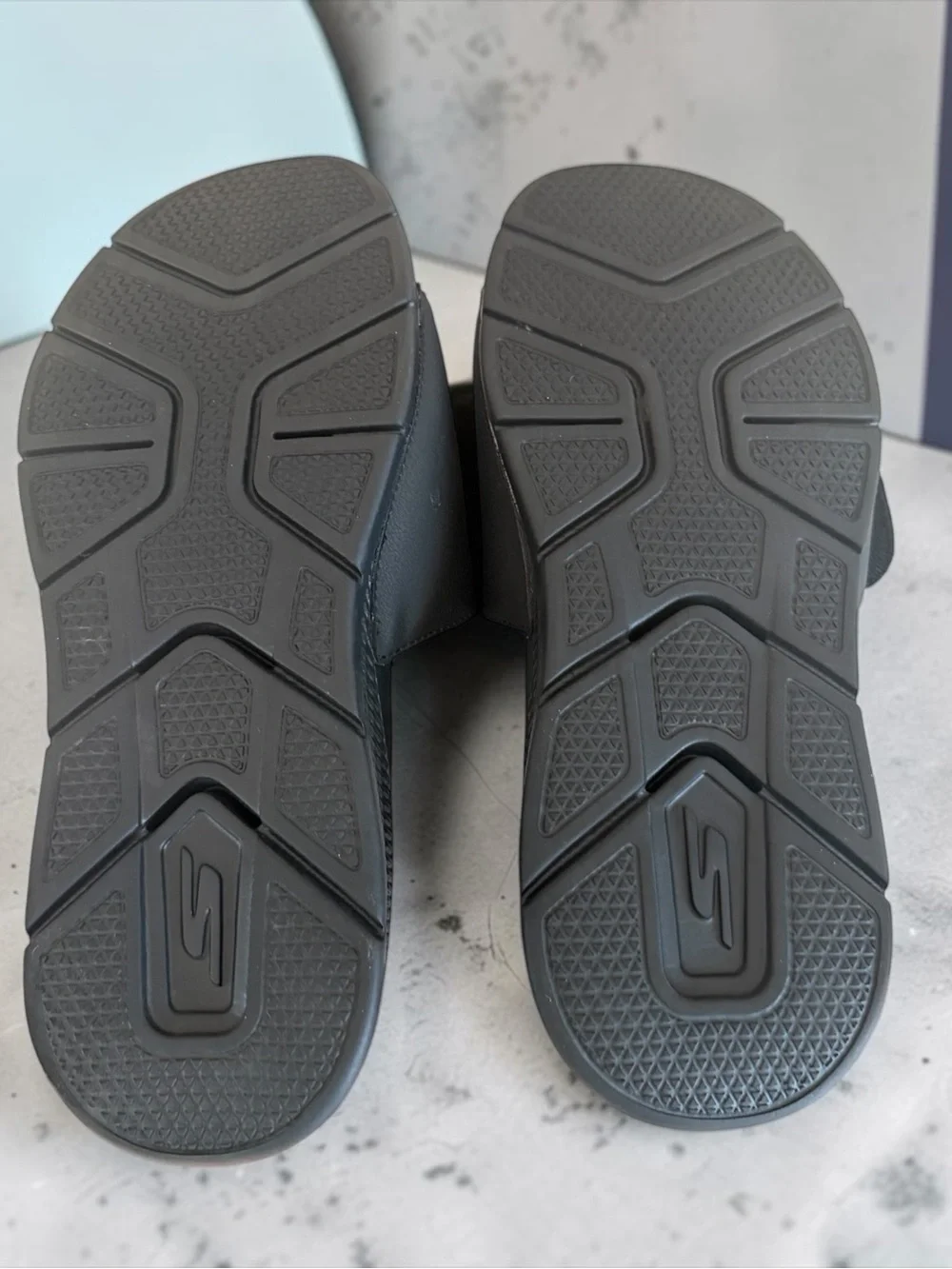 Skechers GO Consistent Mens Size 13 Black Slide Sandals Goga Mat 229033